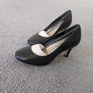 Walking Cradle Womens Black Pumps, 8.5 Wide